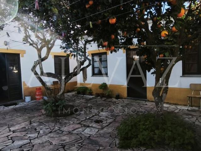 Moradia T5 para reestruturar em Vila Nova de Milfontes