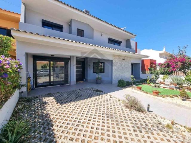 Moradia T5 para venda na Urbanização Bela Vista, Parchal