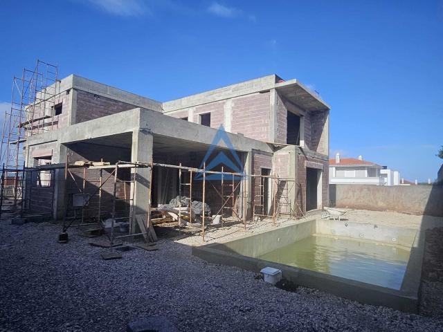 MORADIA T5 PISCINA CALDAS DA RAINHA
