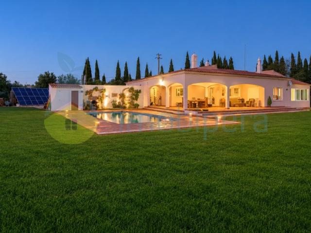 Moradia T5 Premium com Piscina e Lotes Urbanos Foral Algoz