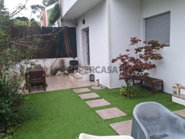 Moradia T5 Remodelada com Painéis Fotovoltaicos Monte Santos, Sintra