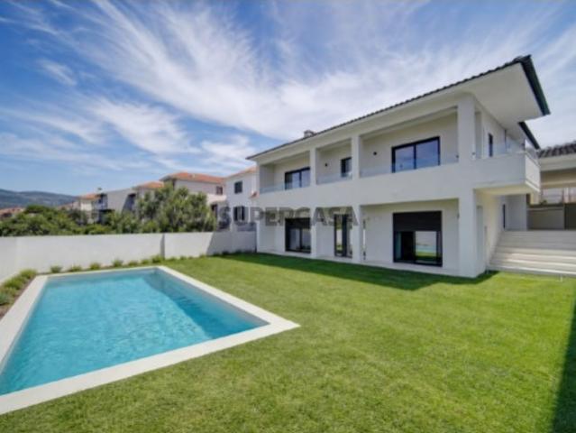 Moradia T5 remodelada com piscina e vista desafogada!