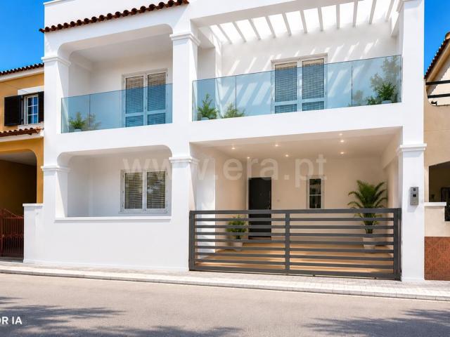 Moradia T5 Remodelada em Alvor com Terraço 138m² Alvor