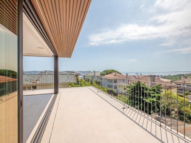 Moradia T5 Remodelada no Bairro do Restelo, em Lisboa