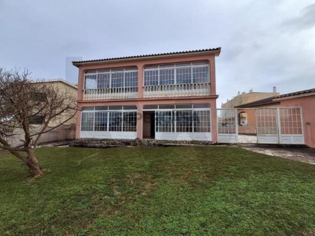 Moradia T5 Segunda Linha de Mar em Santa Cruz