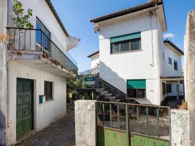 Moradia T5 situado na Redinha Pombal