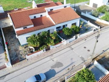 Moradia T5 + Sótão Aproveitado e Logradouro | Excelente Oportunidade de Investimento
