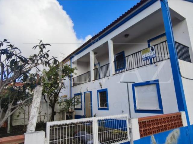 Moradia T5 + T1 no Centro de Vila Nova de Milfontes Espaço, Luz e Potencial Único