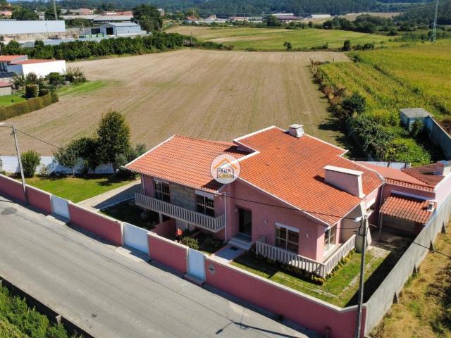 Moradia T5 Térrea com Terreno de 1.750 m² em Guilhabreu, Vila do Conde