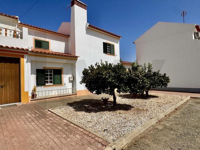 Moradia T5 tradicional com jardim e garagem no centro de Alv. 190m² Alvalade