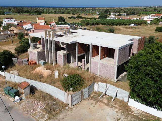 Moradia T5 ultra moderna vendida no estado em que se encontr. 672m² Albufeira e Olhos de Água
