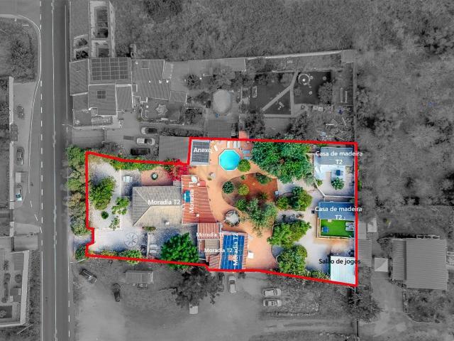 Moradia T5 independente com terreno, piscina e estacionamento