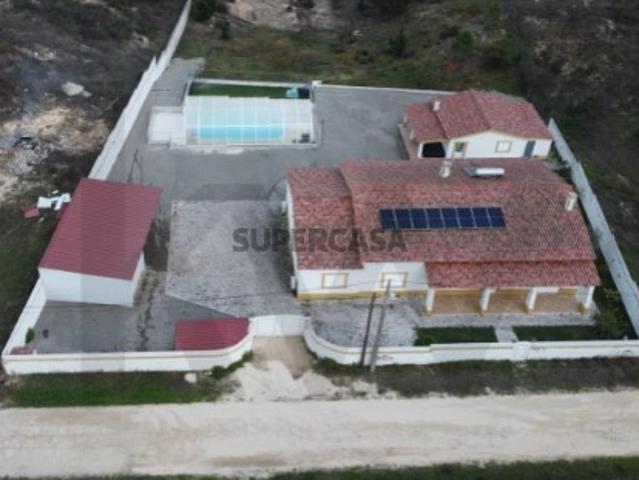MORADIA T5 + 2 COM 2200 mts de TERRENO LOGRADOURO, PISCINA AQUECIDA E COBERTA E ANEXOS