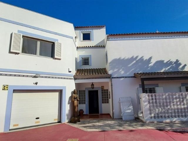 Moradia T6+1 em Ferragudo, constituida por 2 apartamentos e. 836m² Ferragudo