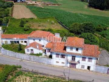 Moradia T6 mais terreno de 3300m2 em Válega
