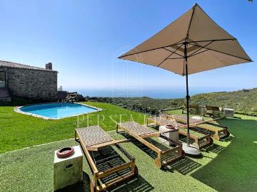 Moradia T6 na Biscaia com magníficas vistas sobre o oceano e serra de Sintra