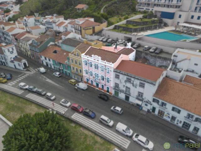 Moradia T6 na cidade da Horta