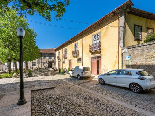 Moradia T7no centro histórico em Guimarães