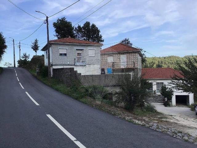 Moradia T6 à venda em Caçarilhe e Infesta, Celorico de Basto RE/MAX Portugal