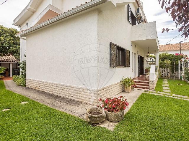 Moradia T6 à venda em Azeitão São Lourenço e São Simão, Setúbal RE/MAX Portugal