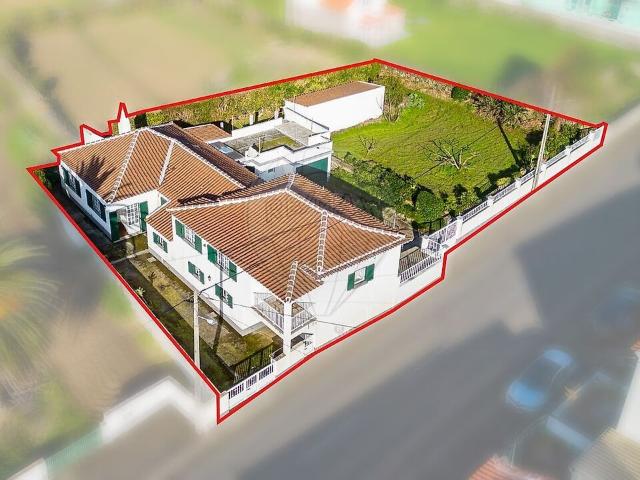 Moradia T6 à venda em Biscoitos, Praia da Vitória RE/MAX Portugal