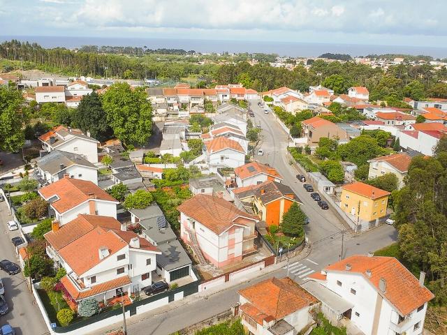 Moradia T6 à venda em Gulpilhares e Valadares, Vila Nova de Gaia RE/MAX Portugal