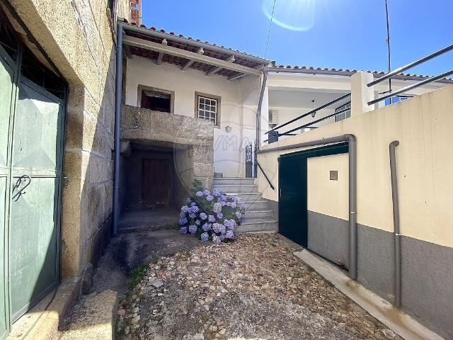 Moradia T6 à venda em Juncais, Vila Ruiva e Vila Soeiro do Chão, Fornos de Algodres RE/MAX Portugal