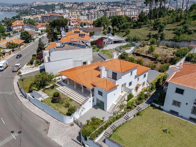 Moradia T6 à venda em Santo António dos Olivais, Coimbra RE/MAX Portugal