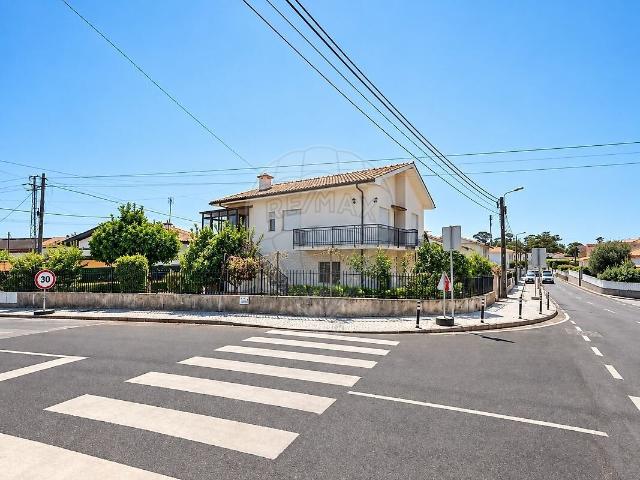 Moradia T6 à venda em Santo Tirso, Couto Santa Cristina e São Miguel e Burgães, Santo Tirso RE/MAX Portugal