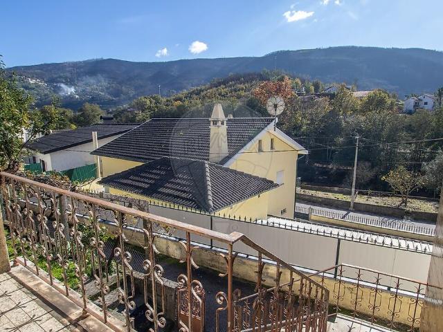 Moradia T6 à venda em Santa Ovaia e Vila Pouca da Beira, Oliveira do Hospital RE/MAX Portugal