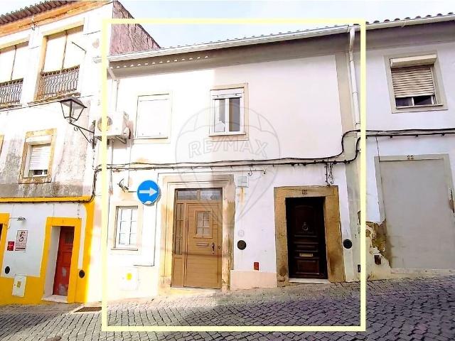 Moradia T6 à venda em Sé e São Lourenço, Portalegre RE/MAX Portugal