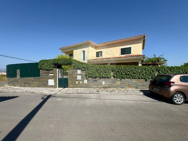Moradia T6 à venda em Pontinha e Famões, Odivelas RE/MAX Portugal