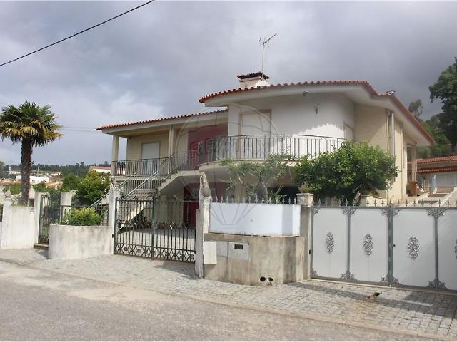 Moradia T6 à venda em Vila Verde