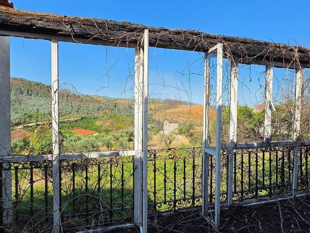 Moradia T6 à venda em Vila Cova de Alva e Anceriz, Arganil RE/MAX Portugal
