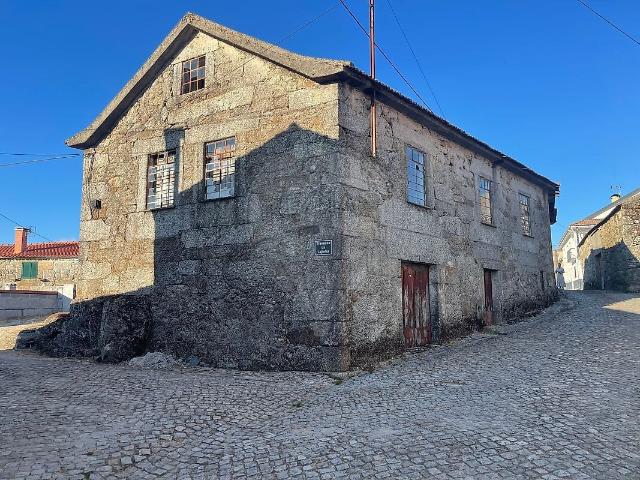 Moradia T6 à venda em Vila Nova de Paiva, Alhais e Fráguas, Vila Nova de Paiva RE/MAX Portugal