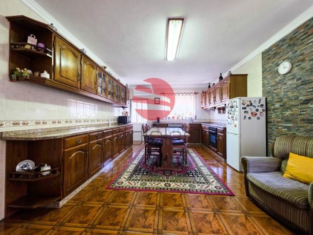 MORADIA T6 C/ GARAGEM