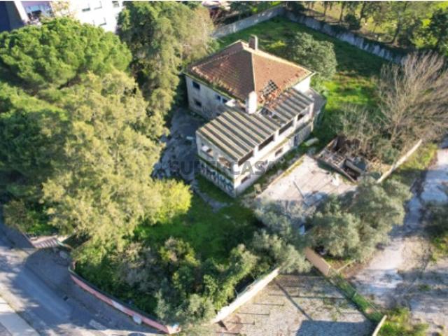 Moradia T6 com 2430m2 de Terreno para recuperar para Venda no Lumiar, Lisboa