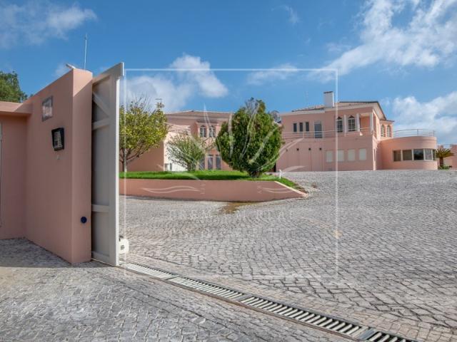 Moradia T6 com Terreno Amplo em Maiorga, Alcobaça