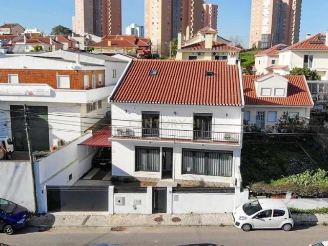 Moradia T6 com Vista para a Cidade em Loures