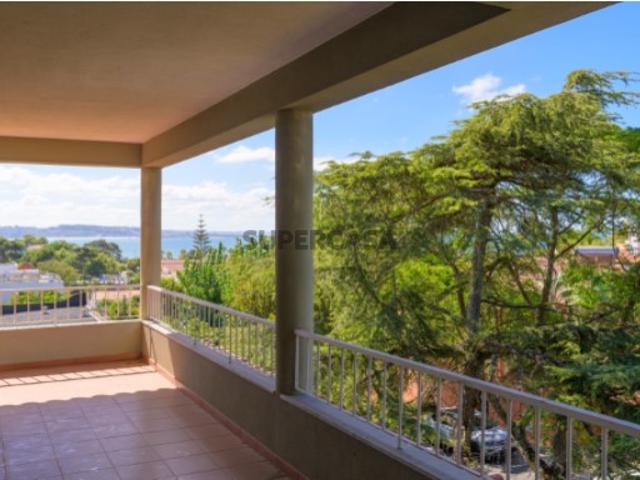 Moradia T6 com vista rio em Caxias, Oeiras