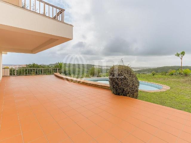 Moradia T6, com garagem e piscina, em Queijas, Carnaxide 0m² Queijas e Caxias