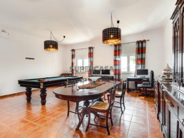 Moradia T6 com Grande Potencial em Porto Salvo | Terreno de 414.60 m²