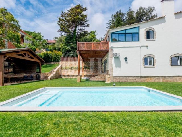 Moradia T6 com jardim e piscina no Estoril em Cascais