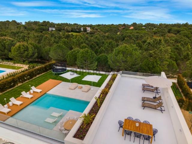 Moradia T6 com piscina aquecida na Quinta do Peru