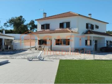Moradia T6 com Piscina e Vista deslumbrante sobre a Serra 230m² Alcanede