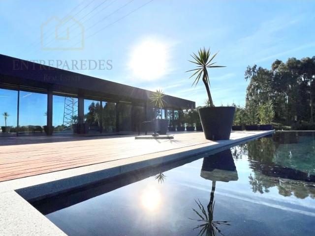 Moradia T6 com piscina infinita, situada no concelho de Avin. 554m² Avintes