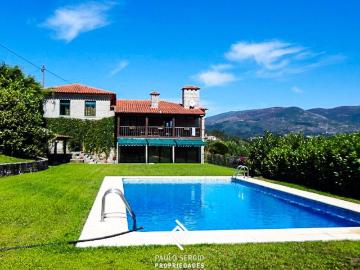 Moradia T6 com piscina localizada em Amarante 256m² Candemil e gondar