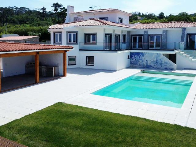 Moradia T6 com Piscina, Vista Mar e Terreno de 3.920 m² | Azoia, Sintra