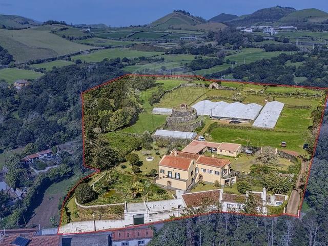 Moradia T6 de luxo à venda em Fajã de Baixo, Ponta Delgada RE/MAX Portugal