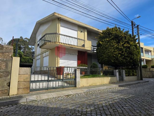 Moradia T6 de 4 frentes em Nogueira da Maia Excelente estado, áreas generosas e muita luminosidade
